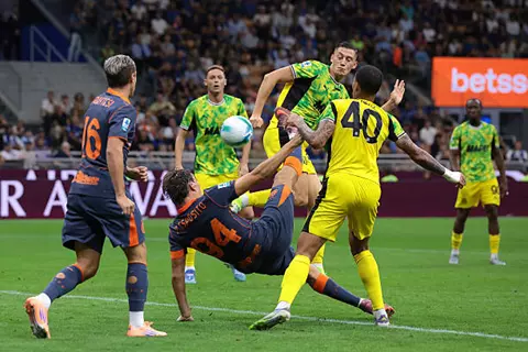 ساسولو يتغلب على فيرونا وويعمق جراحه في الدوري الإيطالي